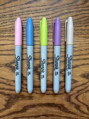 Sharpie bundle of 5 markers